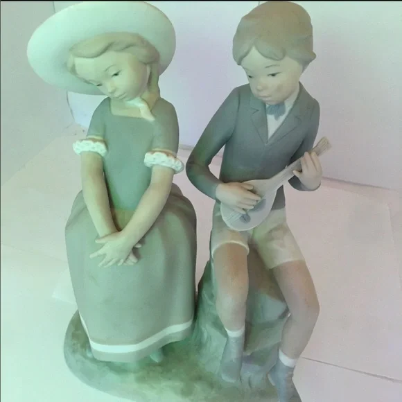 LLADRO ADOLESCENCE BOY GIRL MANDOLINE COURTING ROMANCE